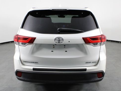 Used 2017 Toyota Highlander XLE image 11