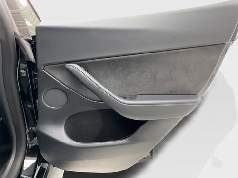 Used 2022 Tesla Model Y Performance image 27