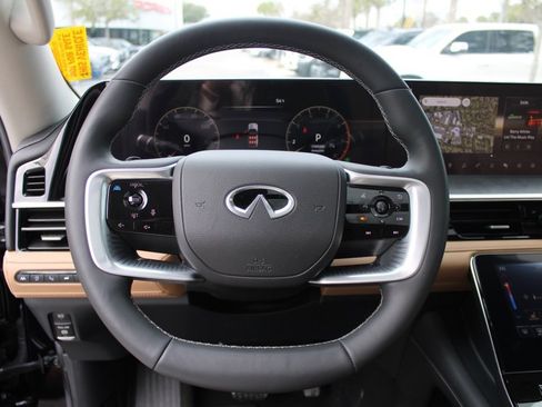 Certified 2025 INFINITI QX80 Luxe image 18