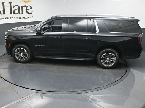 Used 2025 Chevrolet Suburban LT w/ Comfort Package image 44