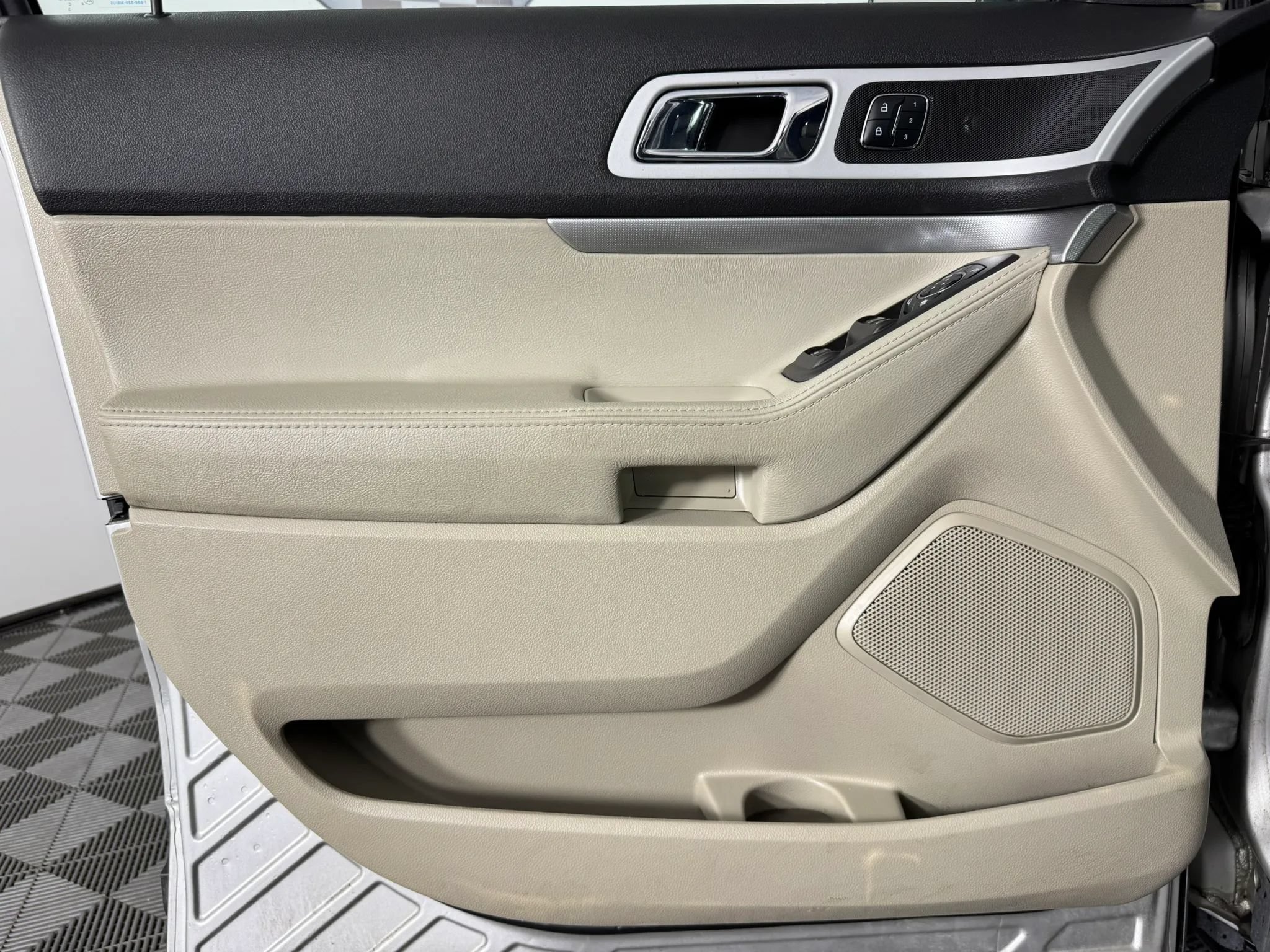 Used 2014 Ford Explorer Limited w/ Equipment Group 302A FWD image 42