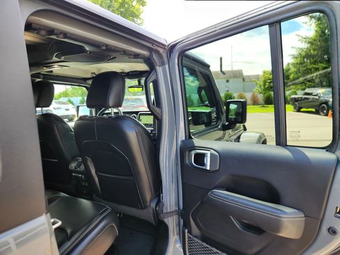 Used 2023 Jeep Wrangler Unlimited Sahara image 45