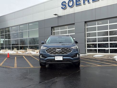 Used 2019 Ford Edge Titanium image 2