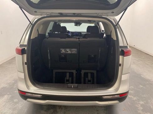 Used 2023 Kia Carnival LX FWD image 27