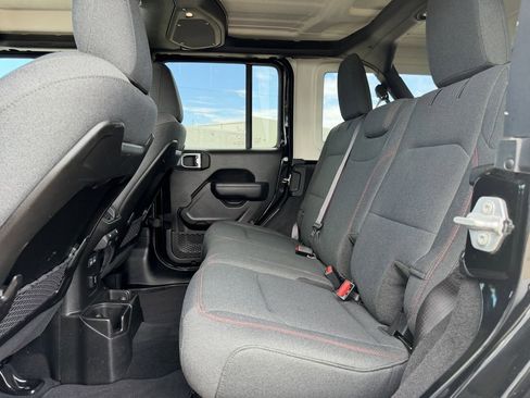 Used 2025 Jeep Wrangler Unlimited Rubicon AWD/4WD image 27