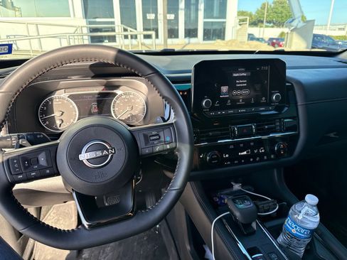 Used 2025 Nissan Pathfinder Rock Creek AWD/4WD image 16