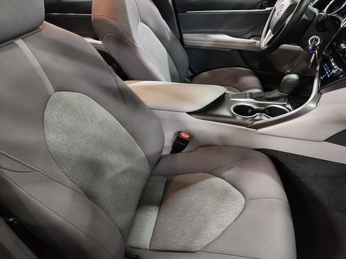 Used 2022 Toyota Camry LE FWD image 32