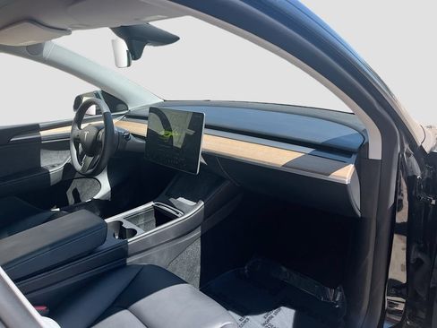 Used 2024 Tesla Model Y Long Range AWD/4WD image 29