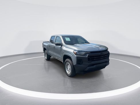 Used 2023 Chevrolet Colorado W/T RWD image 2