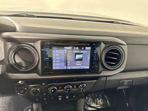 Used 2018 Toyota Tacoma TRD Off-Road w/ Technology Package image 6