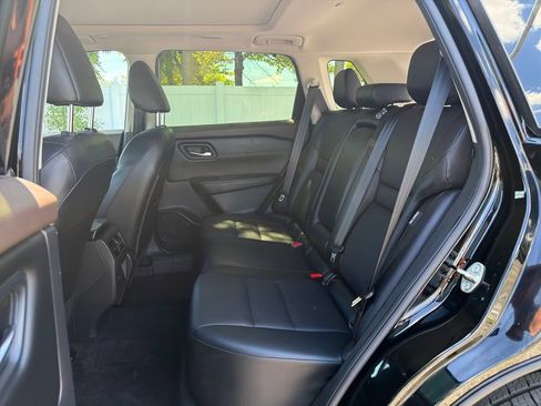 Used 2023 Nissan Rogue SV w/ SV Premium B Package AWD/4WD image 31