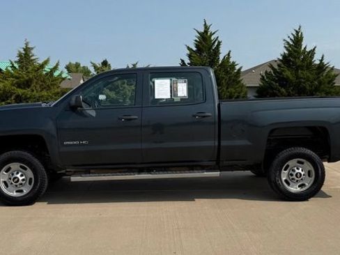 Used 2017 Chevrolet Silverado 2500 W/T AWD/4WD image 2