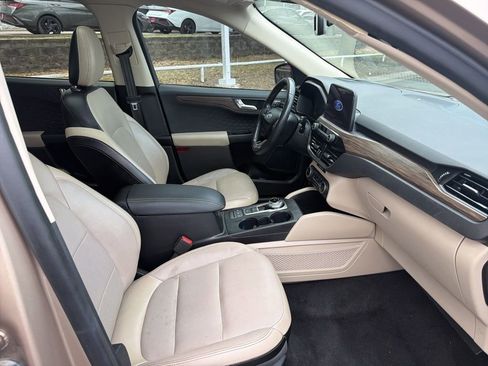 Used 2020 Ford Escape Titanium image 28