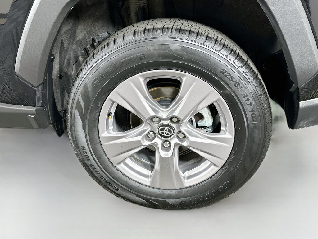 Certified 2025 Toyota RAV4 XLE FWD image 30