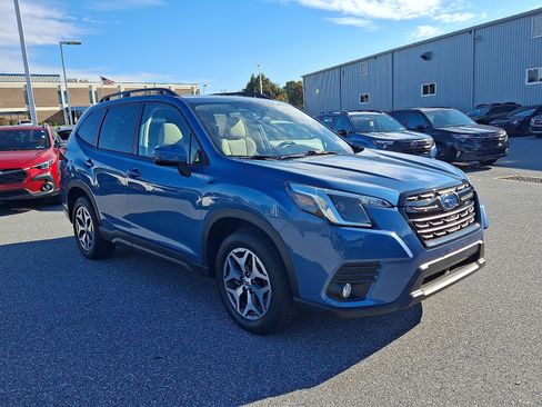 Used 2022 Subaru Forester Premium image 3