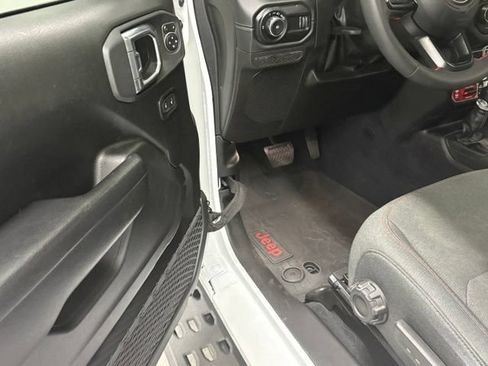 Used 2024 Jeep Wrangler Unlimited Rubicon w/ Technology Group AWD/4WD image 12