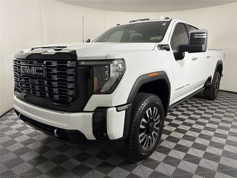 New 2026 GMC Sierra 2500 Denali Ultimate AWD/4WD image 3