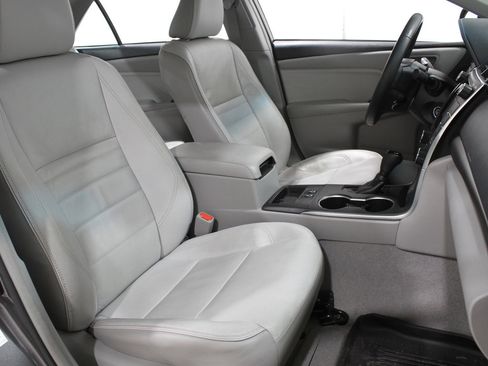 Used 2017 Toyota Camry XLE image 16