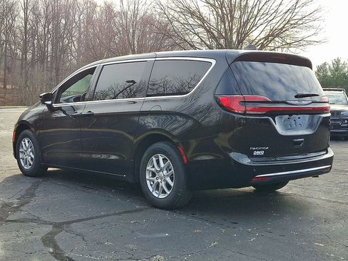 New 2026 Chrysler Pacifica Select image 3