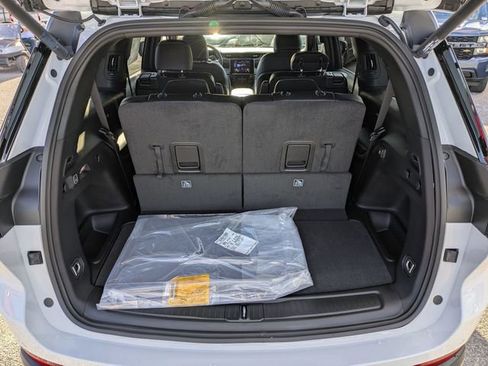 New 2025 Jeep Grand Cherokee L Altitude image 30