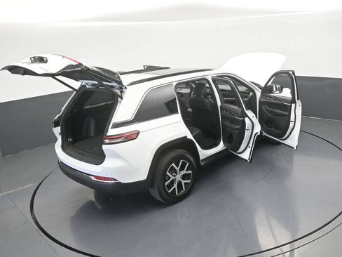 Used 2024 Jeep Grand Cherokee Limited image 74