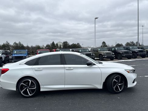 Used 2021 Honda Accord Sport image 2