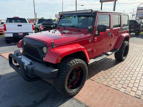 Used 2014 Jeep Wrangler Unlimited Sahara w/ Connectivity Group AWD/4WD image 16
