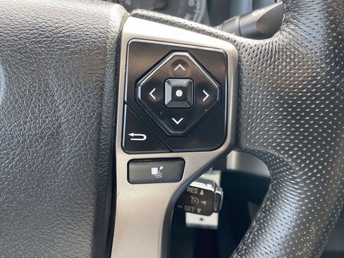 Used 2016 Toyota Tacoma SR5 w/ Towing Package image 19