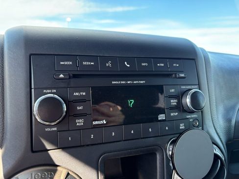 Used 2018 Jeep Wrangler Sport image 18