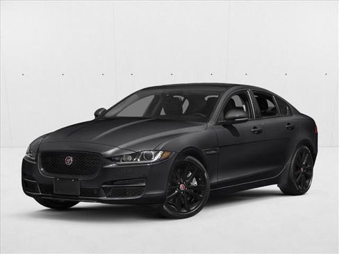 Used 2018 Jaguar XE Premium image 1