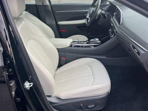 Used 2023 Hyundai Sonata Limited w/ Preferred Accessory Package FWD image 12
