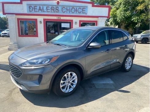 Used 2021 Ford Escape SE FWD image 2