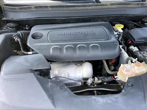 Used 2020 Jeep Cherokee Latitude FWD image 9
