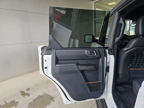 Used 2024 Ford Bronco Badlands image 17