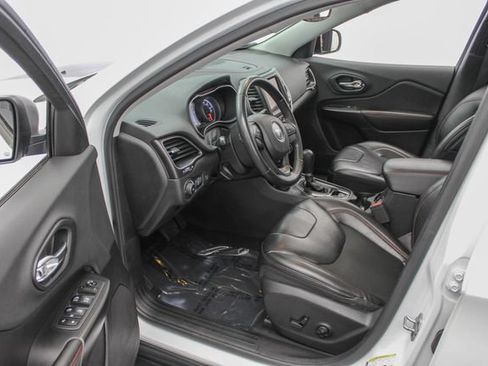 Used 2019 Jeep Cherokee Trailhawk w/ Comfort/Convenience Group AWD/4WD image 15