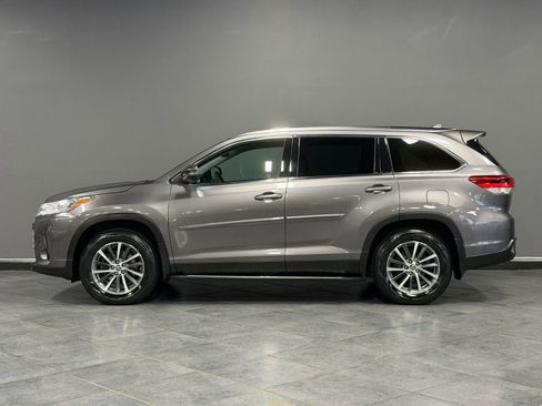 Used 2019 Toyota Highlander XLE AWD/4WD image 8