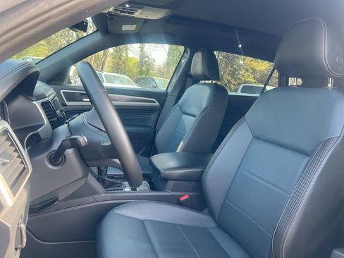 Used 2021 Volkswagen Atlas Cross Sport SEL image 16