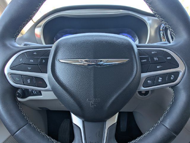 Used 2024 Chrysler Pacifica Touring-L FWD image 23