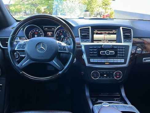 Used 2014 Mercedes-Benz GL 450 4MATIC w/ Appearance Package image 11