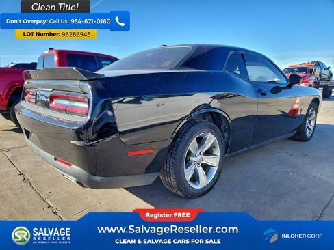 Used 2018 Dodge Challenger SXT image 4