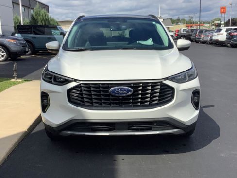 Certified 2023 Ford Escape Platinum w/ Class II Trailer Tow Package AWD/4WD image 3