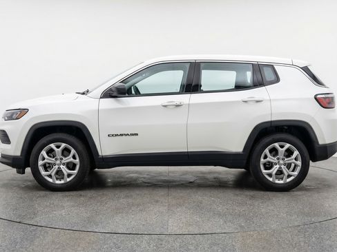 Used 2025 Jeep Compass Latitude AWD/4WD image 5