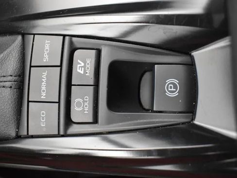 Used 2025 Toyota Camry LE image 33