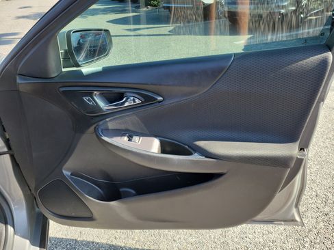 Used 2017 Chevrolet Malibu LT FWD image 29