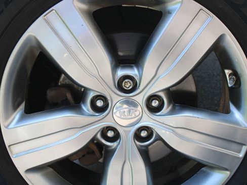 Used 2013 Kia Sorento EX w/ Premium Plus Pkg FWD image 17