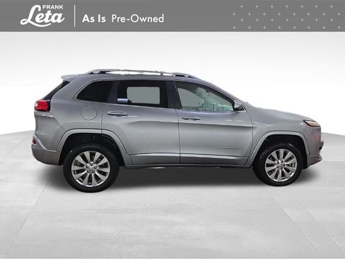 Used 2017 Jeep Cherokee Overland image 16