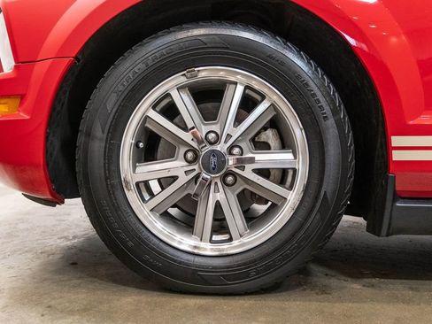 Used 2005 Ford Mustang Convertible RWD image 13