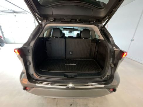 Used 2022 Toyota Highlander Platinum AWD/4WD image 25
