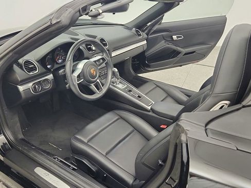 Used 2019 Porsche 718 Boxster RWD image 16