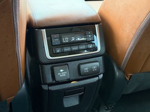 Used 2019 Subaru Ascent Touring w/ Popular Package #2 AWD/4WD image 19
